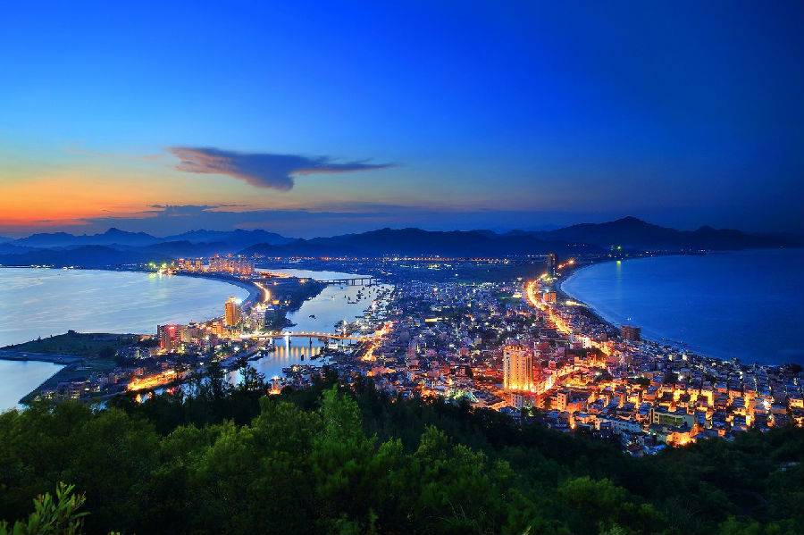 【惠州双月湾·酒店】暑假专场，7-8月平日不加收！ 299元抢1588元 双月湾万科二期『豪华2房1厅套房』限量200套！