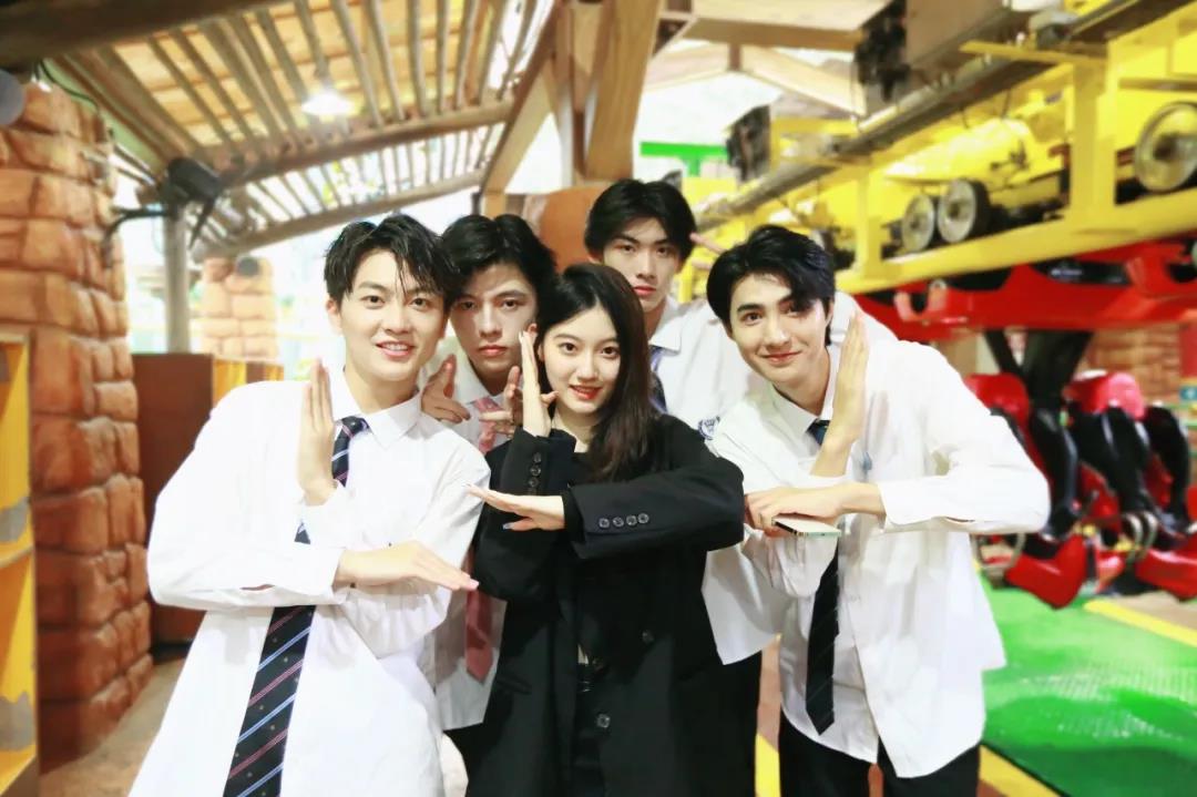 深圳欢乐谷女士特惠年卡限时380元丨白色情人节，男神亲手送巧克力