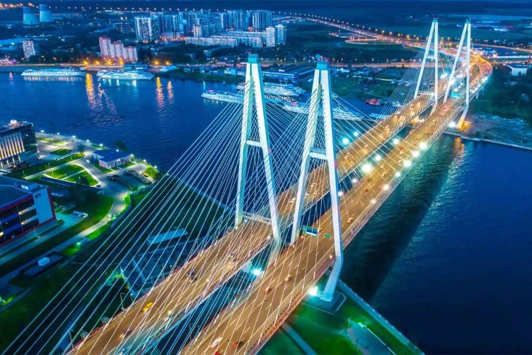 圣彼得堡那些桥，装饰了谁的梦？