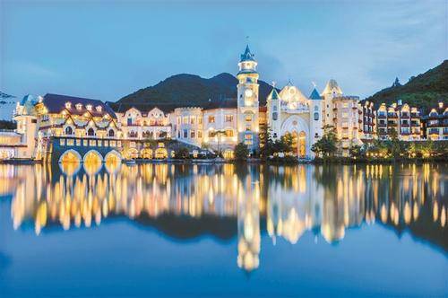 【暑假专场】畅玩双谷！799元抢购深圳东部华侨城五星茵特拉根酒店豪华山景房+自助早餐+双人大侠谷+茶溪谷两天无限次畅游~