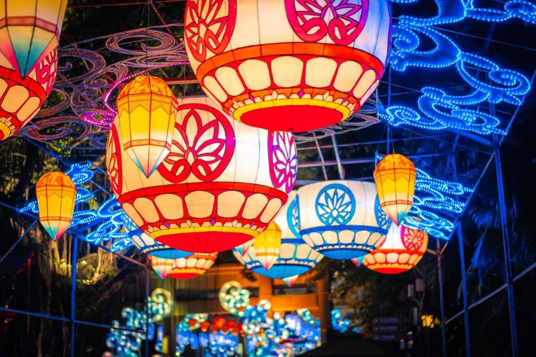 深圳这里正在连夜打工，原来是锦绣中华·民俗村正在筹备2021年锦绣中华·自贡灯会嘉年华！