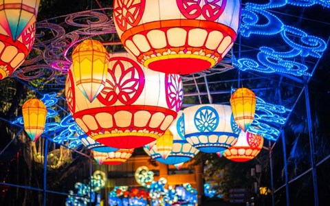 深圳这里正在连夜打工,原来是锦绣中华·民俗村正在筹备2021年锦绣中华·自贡灯会嘉年华!